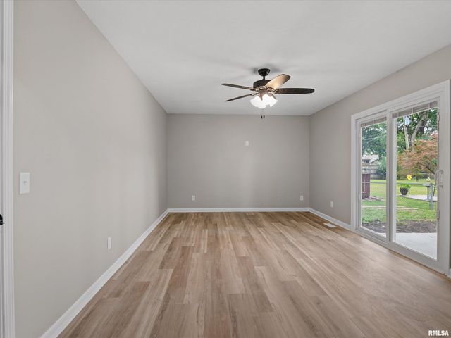 610 EVERGREEN Drive, Chatham, IL 62629