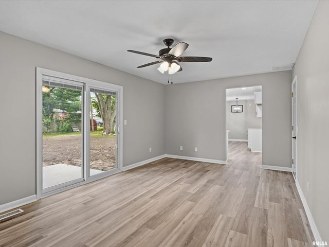610 EVERGREEN Drive, Chatham, IL 62629