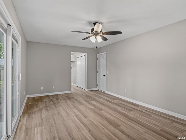 610 EVERGREEN Drive, Chatham, IL 62629