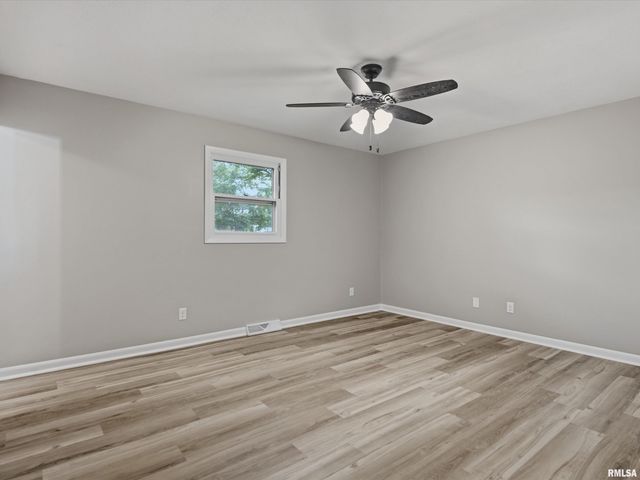 610 EVERGREEN Drive, Chatham, IL 62629