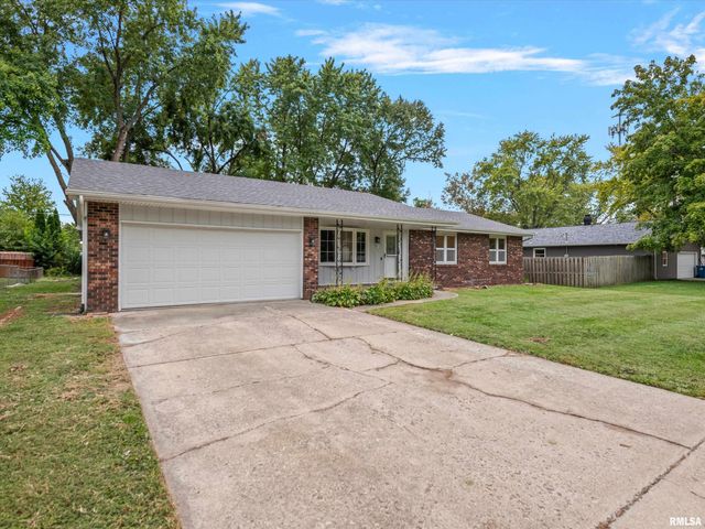 610 EVERGREEN Drive, Chatham, IL 62629