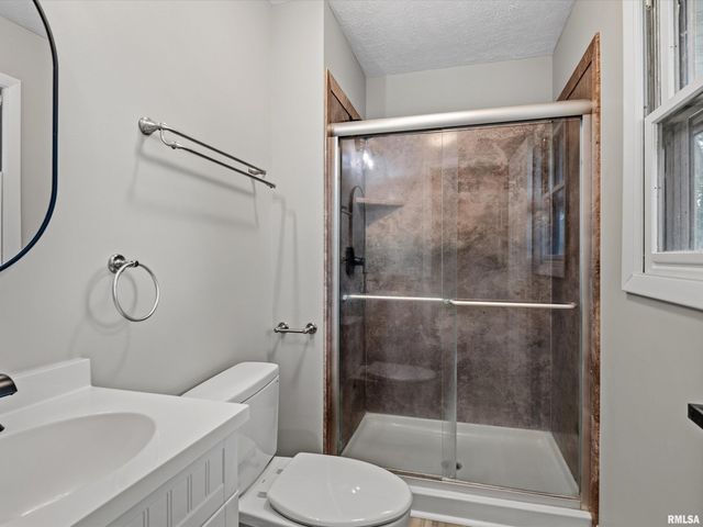 610 EVERGREEN Drive, Chatham, IL 62629