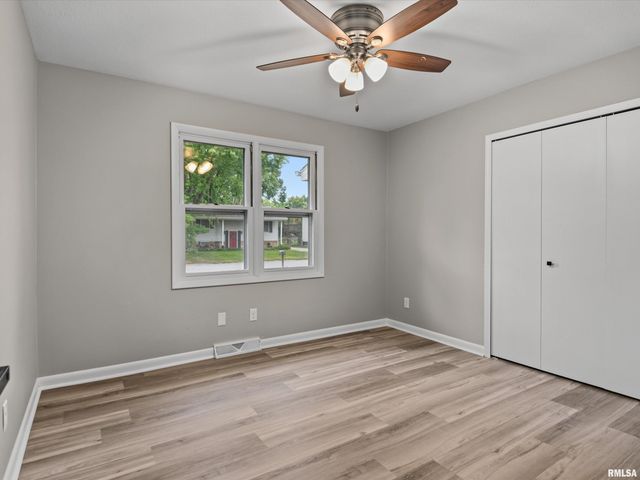 610 EVERGREEN Drive, Chatham, IL 62629