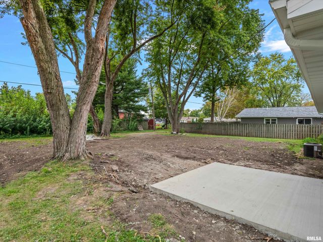 610 EVERGREEN Drive, Chatham, IL 62629