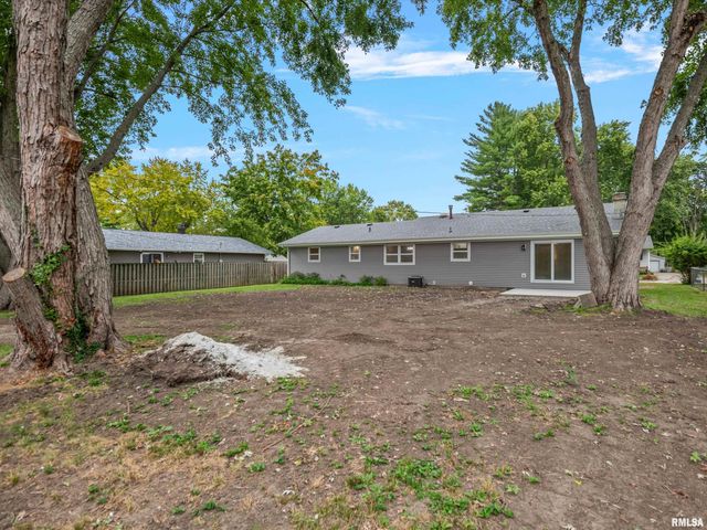 610 EVERGREEN Drive, Chatham, IL 62629