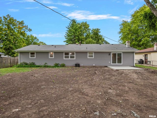 610 EVERGREEN Drive, Chatham, IL 62629