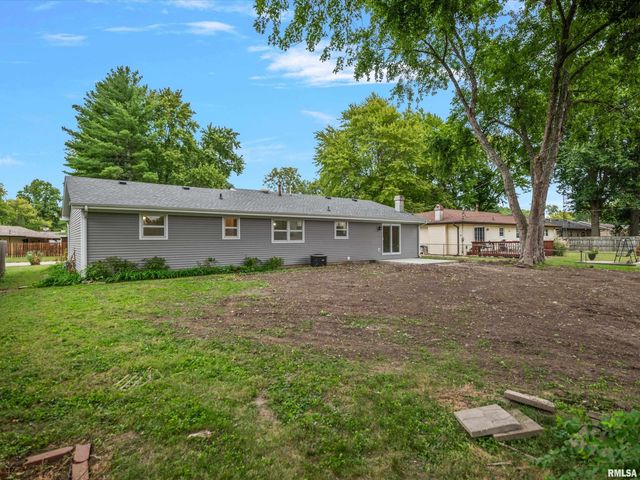 610 EVERGREEN Drive, Chatham, IL 62629