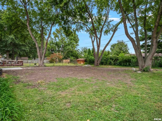 610 EVERGREEN Drive, Chatham, IL 62629
