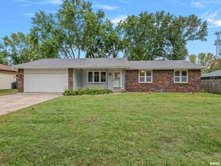 610 EVERGREEN Drive, Chatham, IL 62629