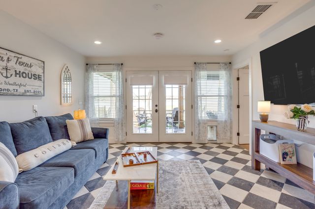 2417 E Lake Drive, Weatherford, TX 76087