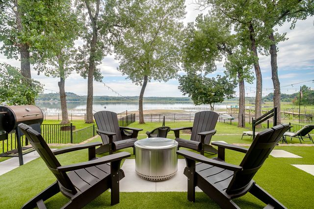 2417 E Lake Drive, Weatherford, TX 76087