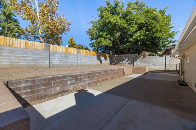 11709 El Solindo Avenue NE, Albuquerque, NM 87111
