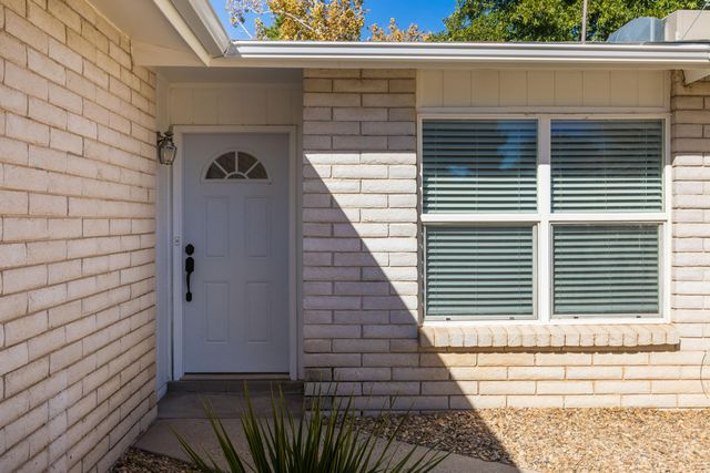 11709 El Solindo Avenue NE, Albuquerque, NM 87111