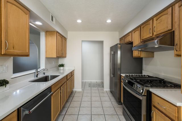 11709 El Solindo Avenue NE, Albuquerque, NM 87111