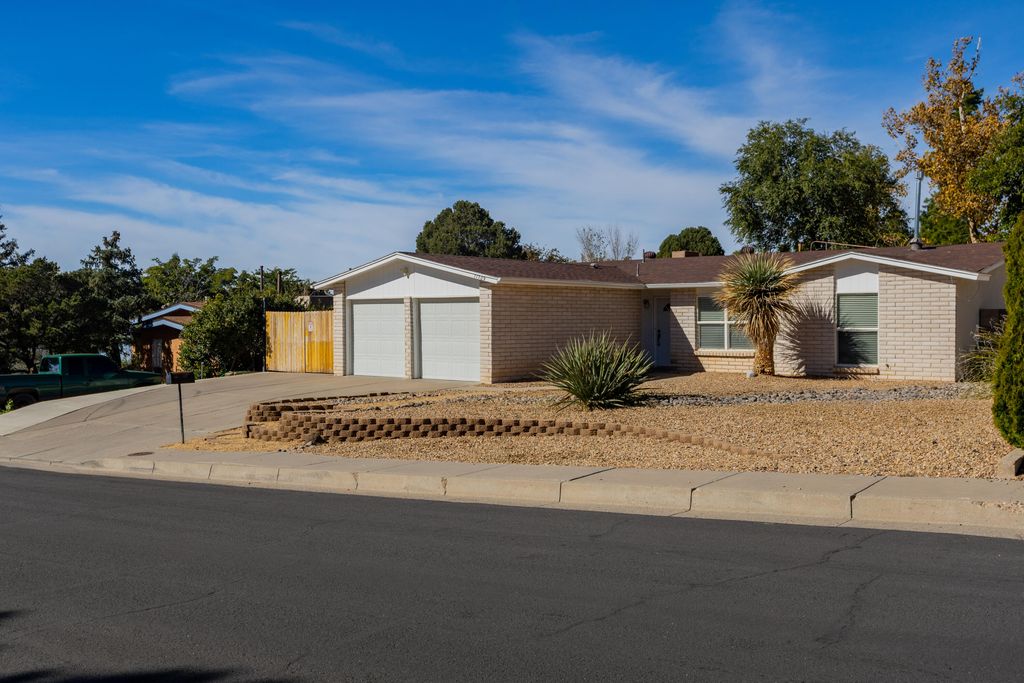 11709 El Solindo Avenue NE, Albuquerque, NM 87111