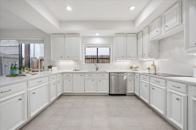 2214 Nantucket Drive D, Houston, TX 77057