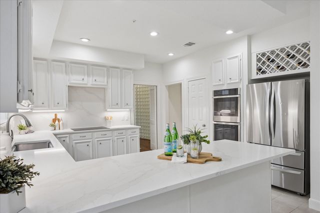 2214 Nantucket Drive D, Houston, TX 77057
