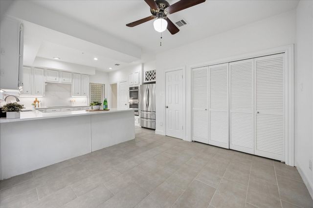 2214 Nantucket Drive D, Houston, TX 77057