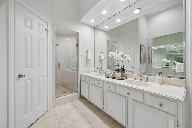 2214 Nantucket Drive D, Houston, TX 77057