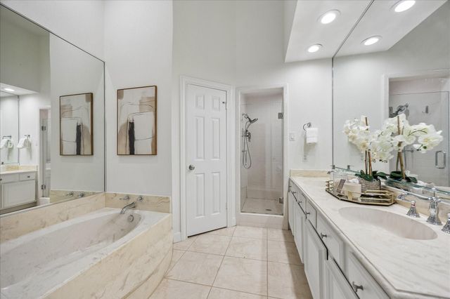 2214 Nantucket Drive D, Houston, TX 77057