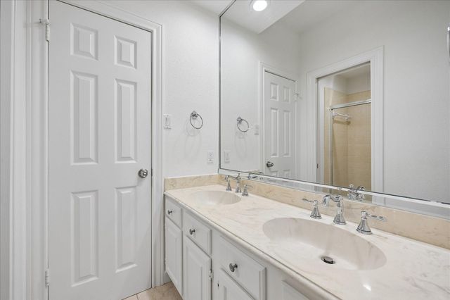 2214 Nantucket Drive D, Houston, TX 77057