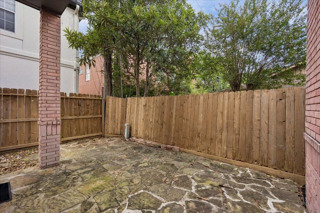 2214 Nantucket Drive D, Houston, TX 77057