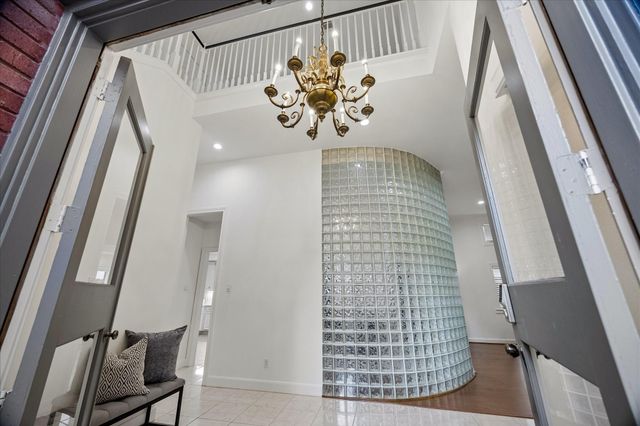 2214 Nantucket Drive D, Houston, TX 77057