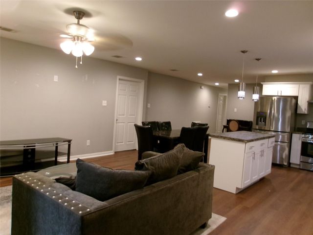 8018 Chateau Street, Houston, TX 77028