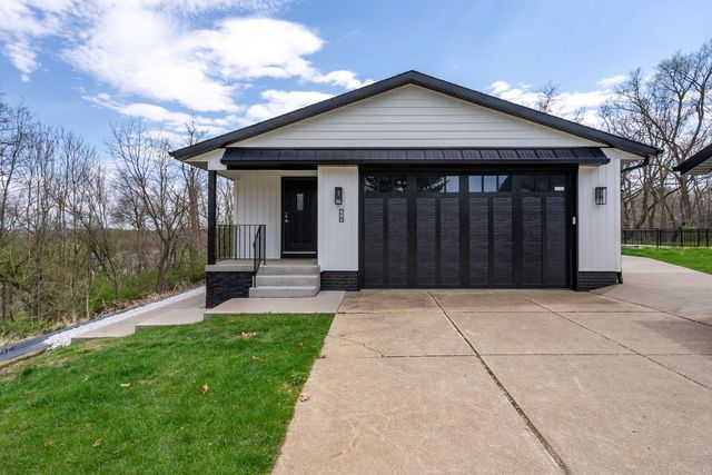 218 Bluff Boulevard, Princeton, IA 52768