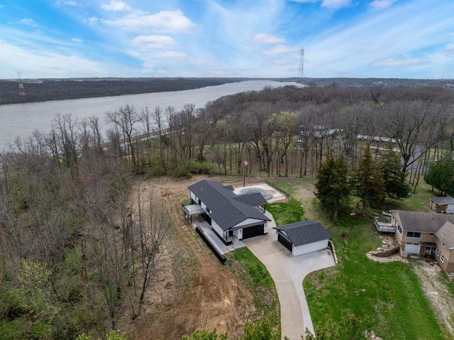 218 Bluff Boulevard, Princeton, IA 52768