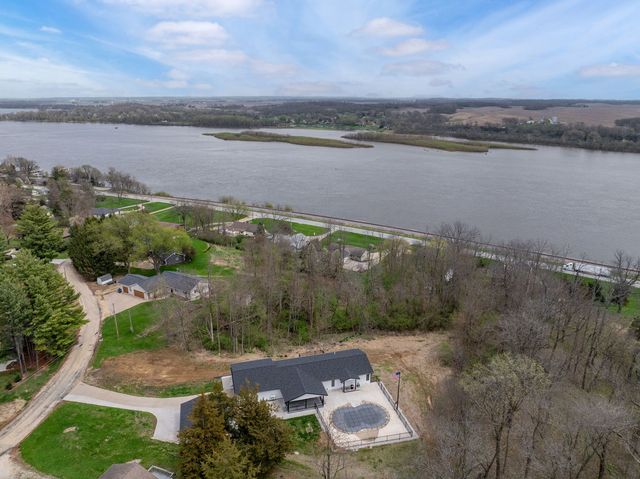218 Bluff Boulevard, Princeton, IA 52768
