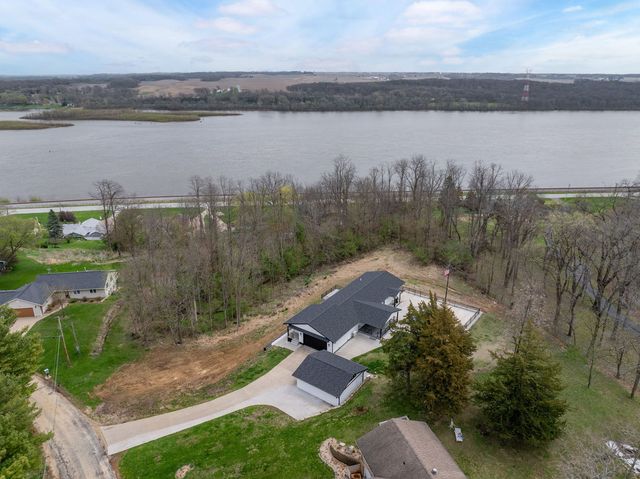 218 Bluff Boulevard, Princeton, IA 52768