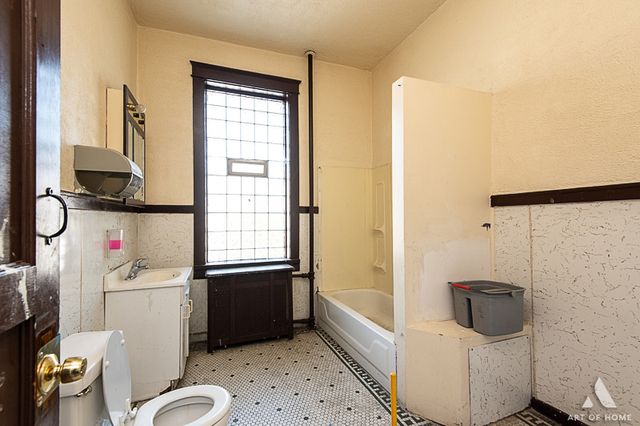 4600 S Honore Street, Chicago, IL 60609