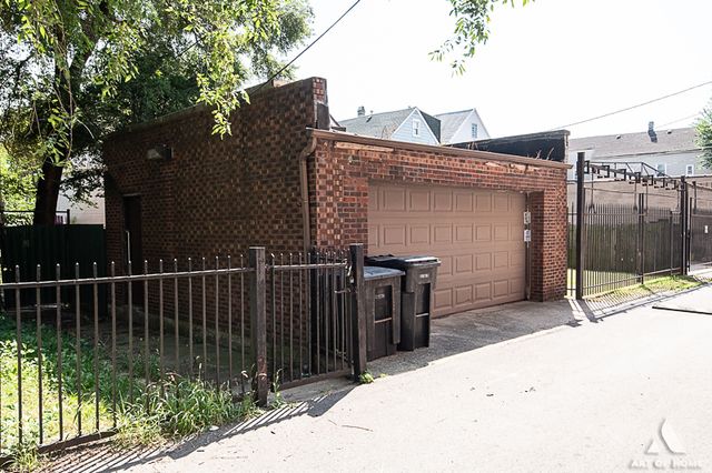 4600 S Honore Street, Chicago, IL 60609