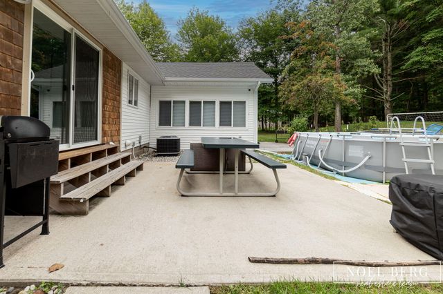 4737 W Giles Road, Muskegon, MI 49445