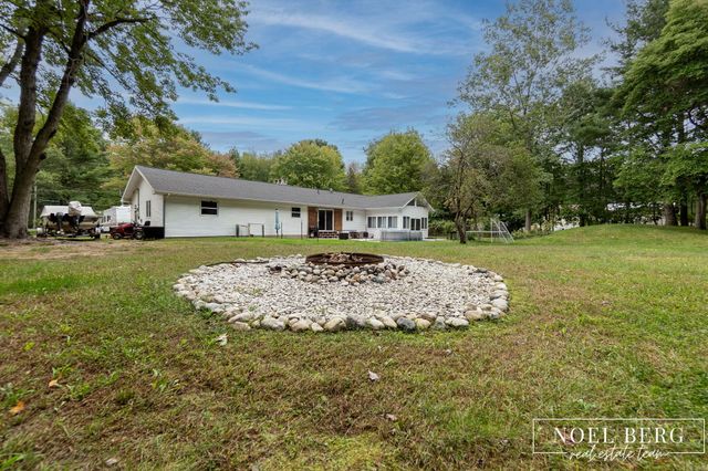 4737 W Giles Road, Muskegon, MI 49445