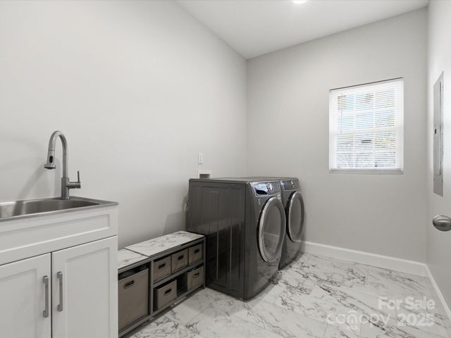 3211 Oakdale Road, Charlotte, NC 28216