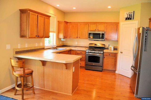3066 Elliot St NW, Salem, OR 97304
