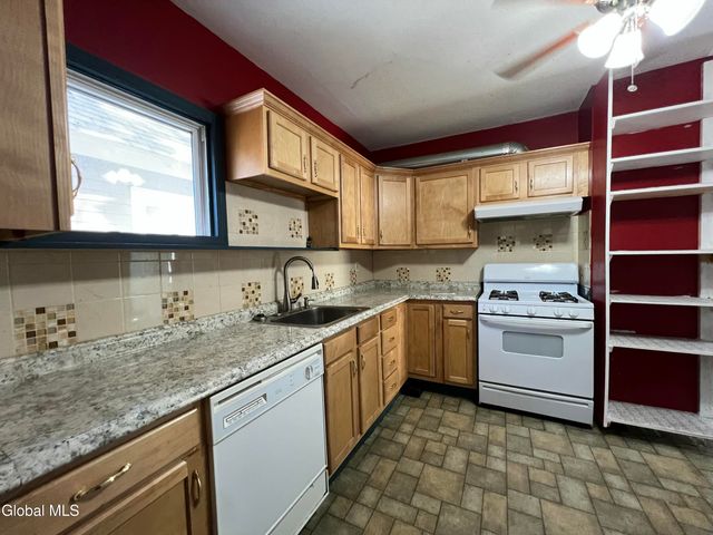 423 Division Street, Schenectady, NY 12304