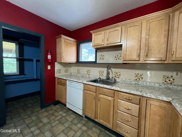 423 Division Street, Schenectady, NY 12304