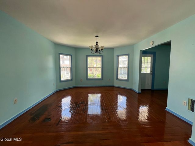 423 Division Street, Schenectady, NY 12304