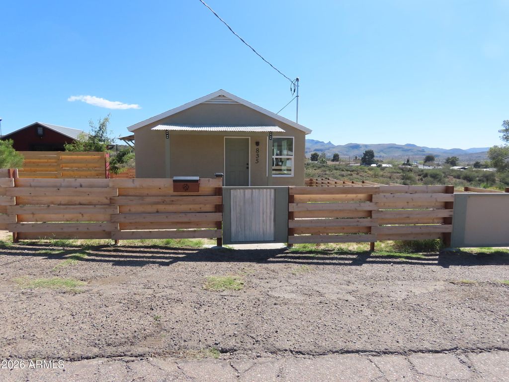 Image 2 of property listing at 835 W Spray Street, Superior, AZ 85173