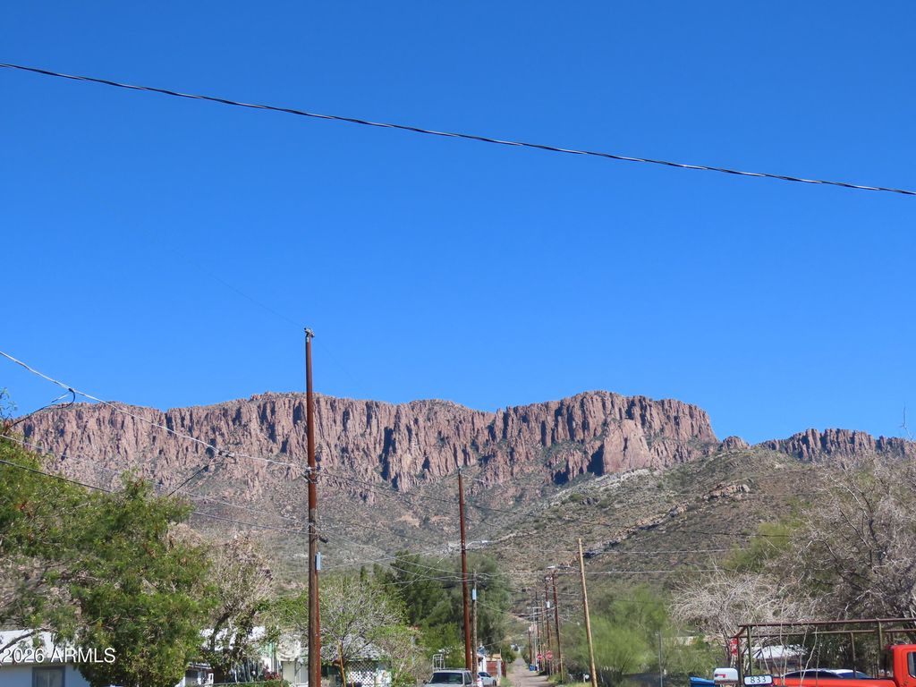 Image 7 of property listing at 835 W Spray Street, Superior, AZ 85173