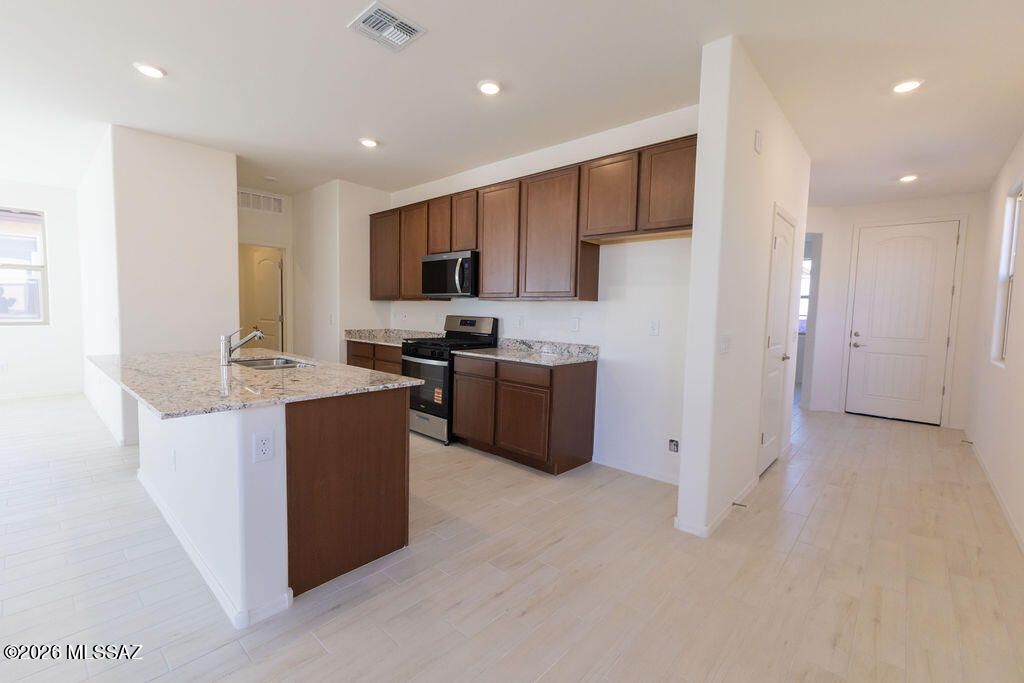 Image 4 of property listing at 15282 N Desert Lilac Lane, Tucson, AZ 85739