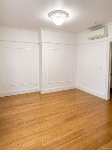 2122 45th Avenue, Long Island City, NY 11101