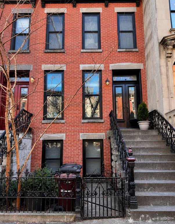 2122 45th Avenue, Long Island City, NY 11101