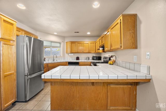7307 Chilibre Street, Bakersfield, CA 93313
