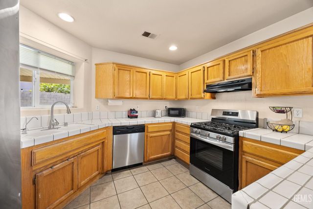 7307 Chilibre Street, Bakersfield, CA 93313