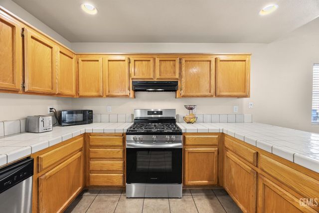 7307 Chilibre Street, Bakersfield, CA 93313