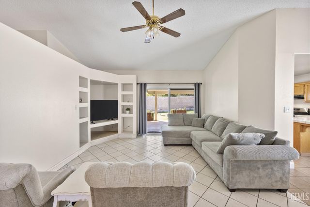 7307 Chilibre Street, Bakersfield, CA 93313
